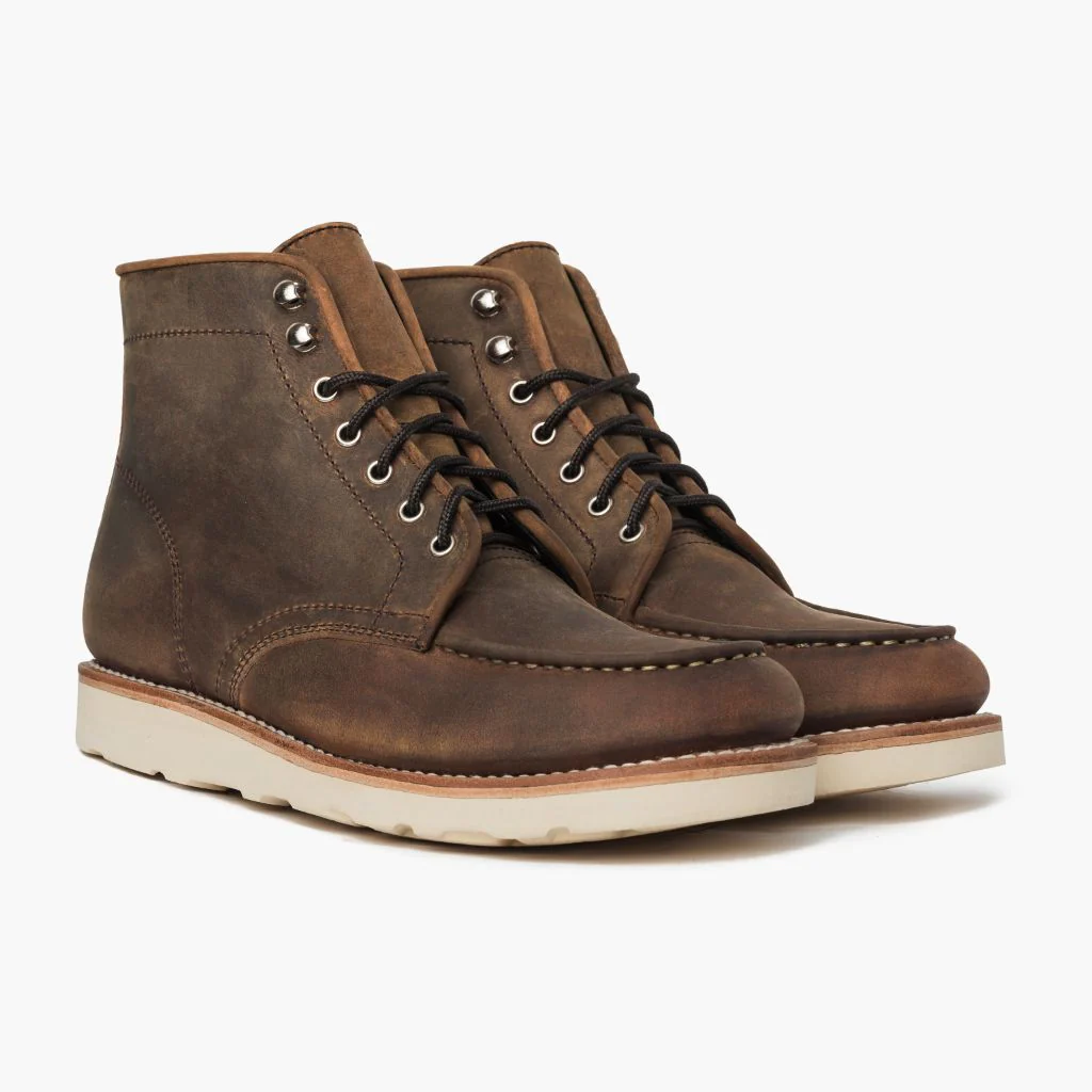 Best Lace Up Combat Boots for Men with Rugged Tough Build