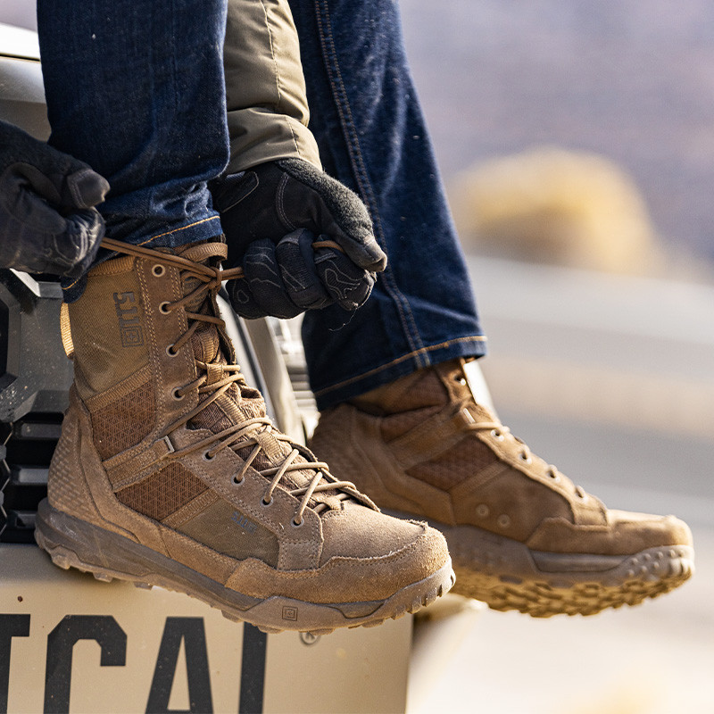 Best Lace Up Combat Boots for Men with Rugged Tough Build