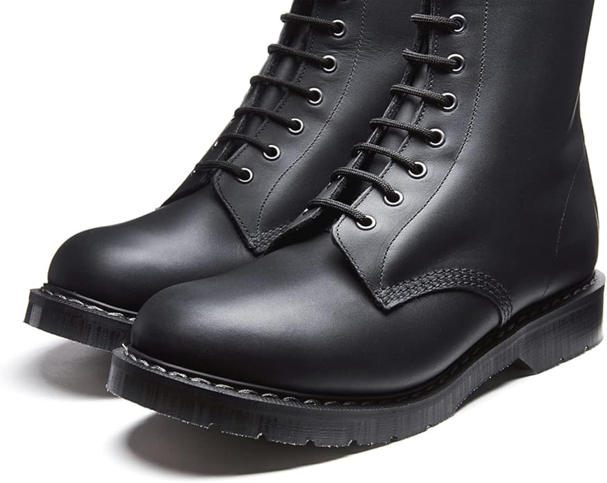 Best Lace Up Combat Boots for Men with Rugged Tough Build
