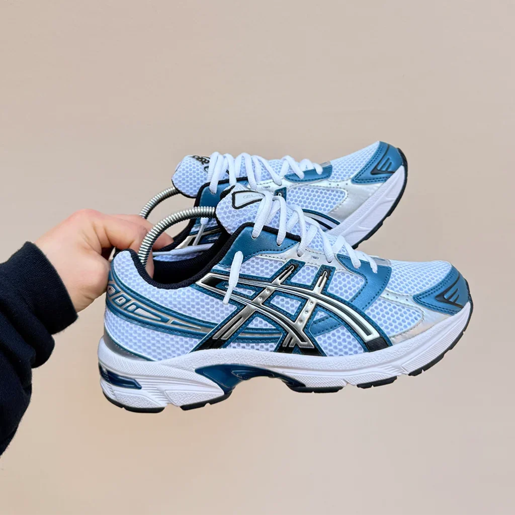 Best Retro Runner Sneakers for Men with Vintage Sporty Vibe