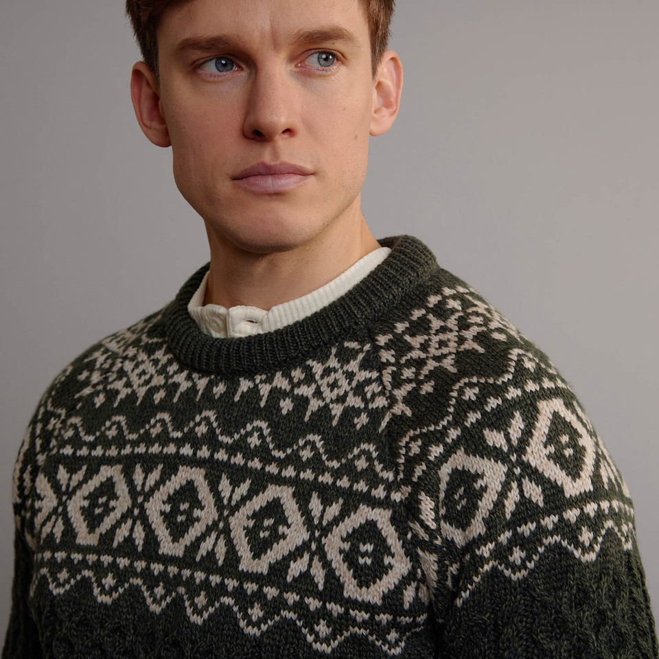 Aran Woollen Mills Omey Men’s Aran Crew Neck Sweater