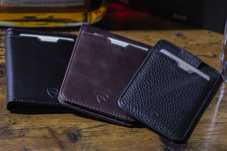 Best Slim Card Holders for Men with Compact Pocket Fit