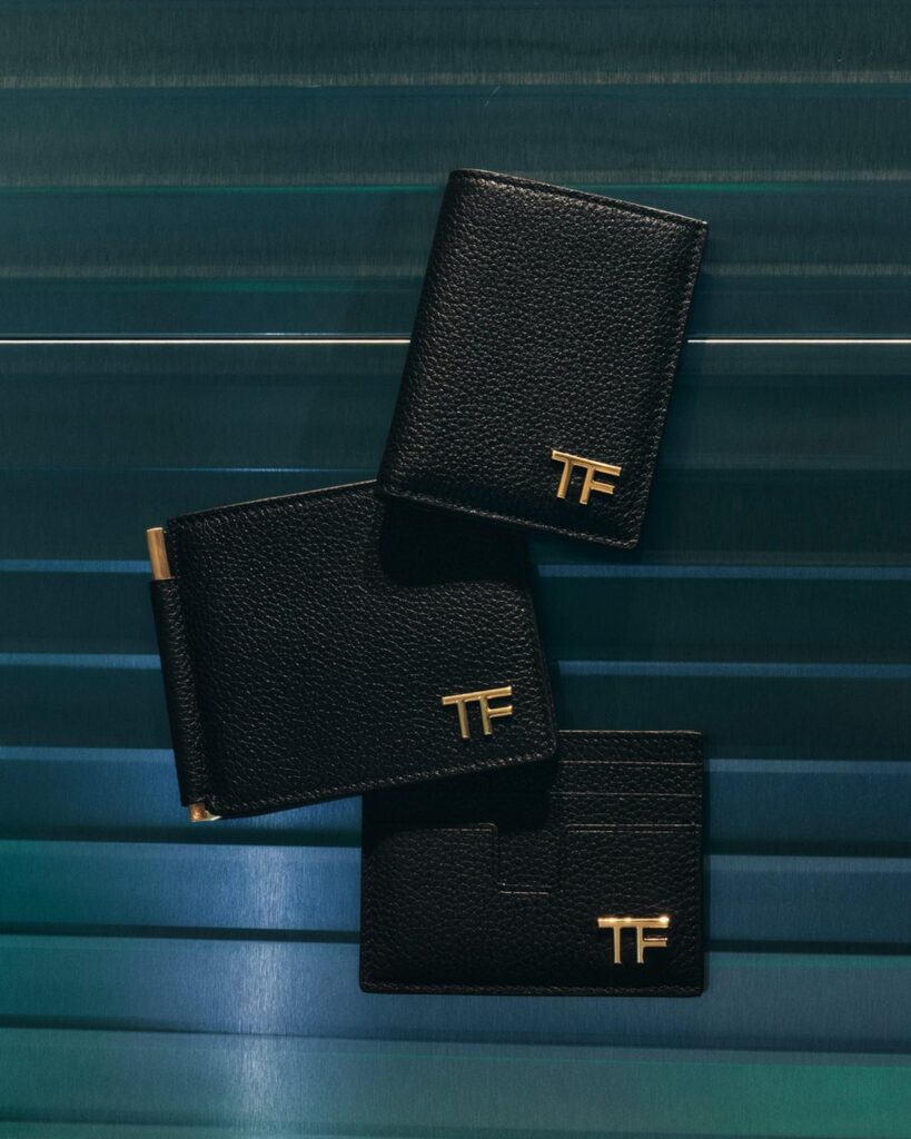 Best Slim Card Holders for Men with Compact Pocket Fit