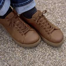 Best Minimalist Leather Sneakers for Men with Clean Versatile Look