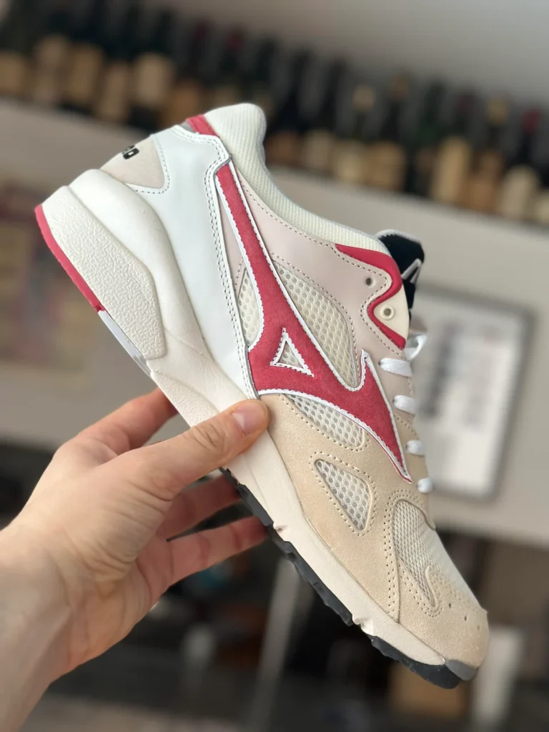 Best Retro Runner Sneakers for Men with Vintage Sporty Vibe