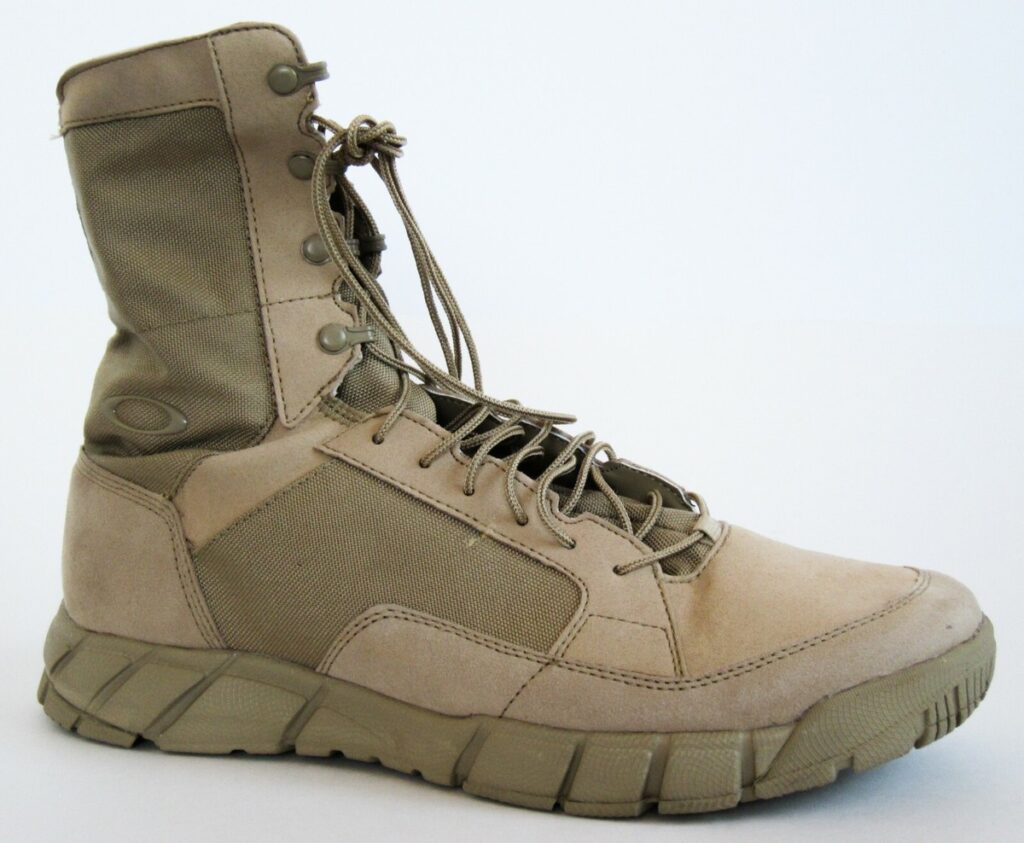 Best Lace Up Combat Boots for Men with Rugged Tough Build