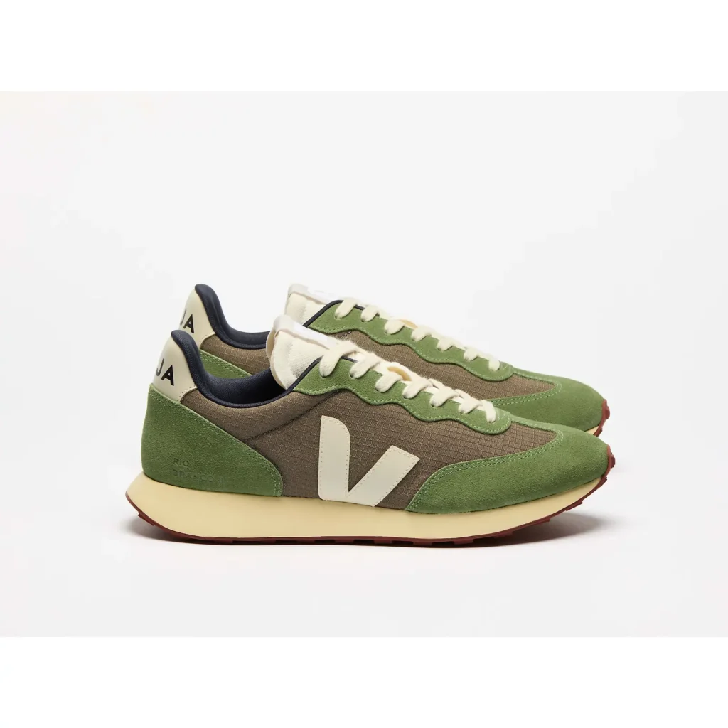 Best Retro Runner Sneakers for Men with Vintage Sporty Vibe