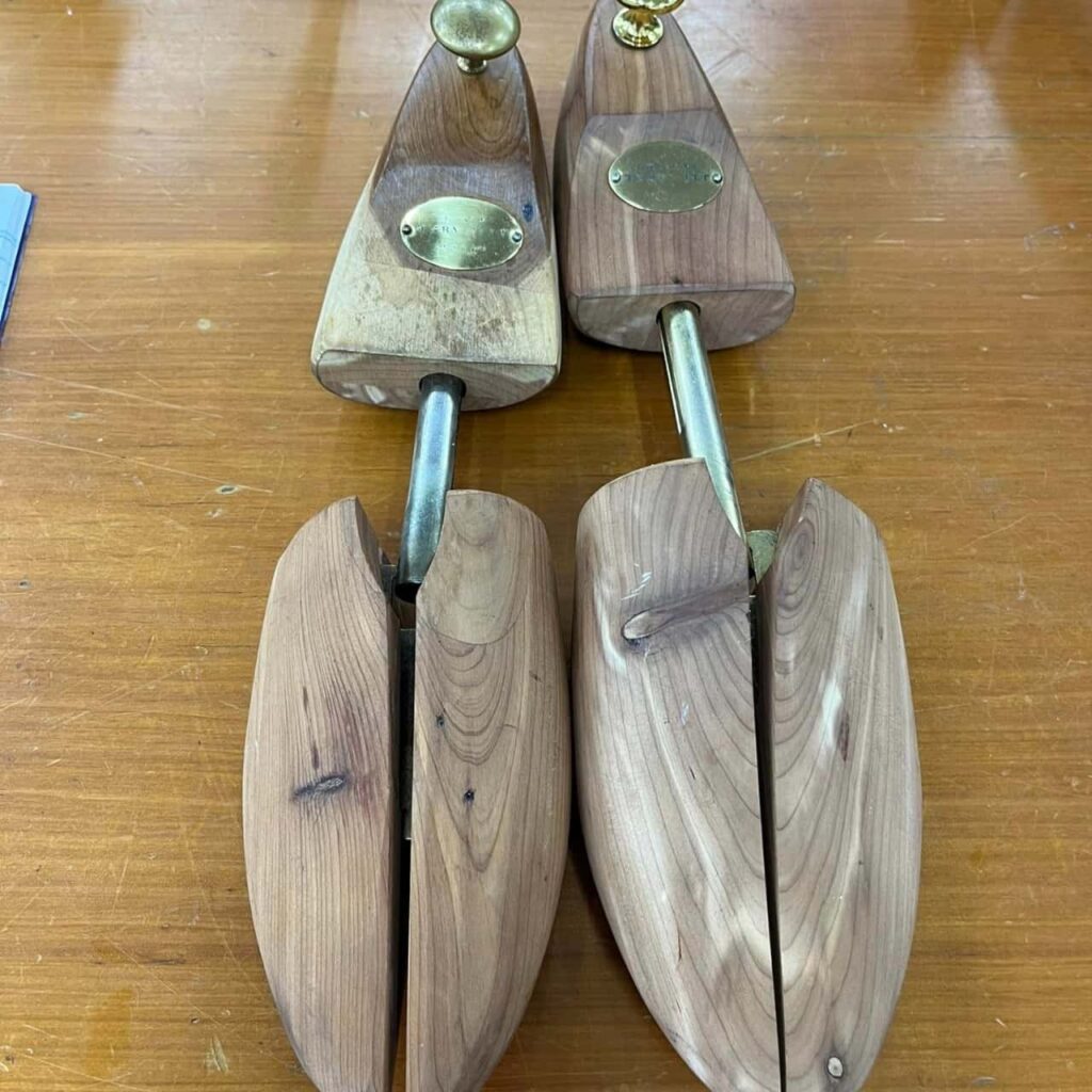 Charles Tyrwhitt Adjustable Shoe Tree — Best for Office Footwear