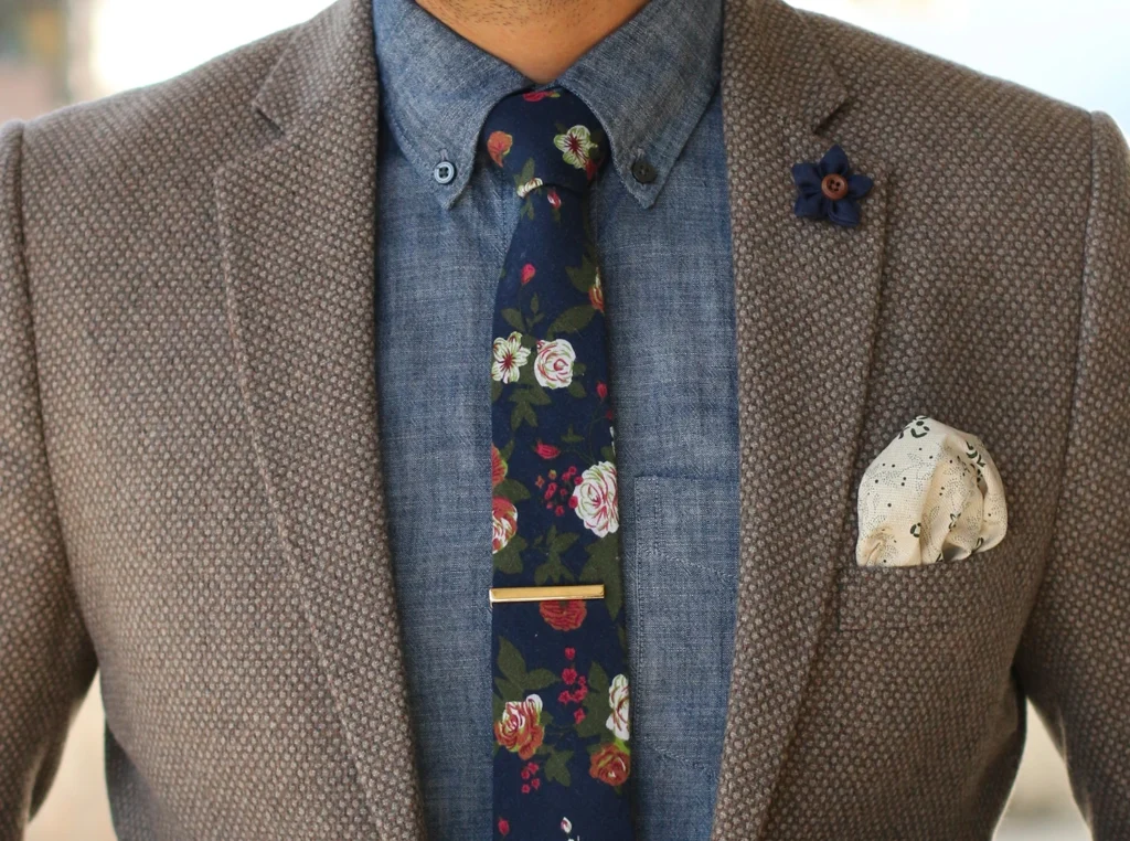 Charles Tyrwhitt Linen-Silk Spot Pocket Square in Olive — Best for Subtle Pattern