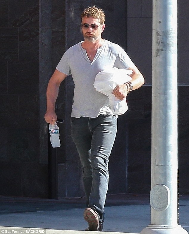Gerard Butler - Streetwear Looks, Designer Pieces and Personal Fashion Identity