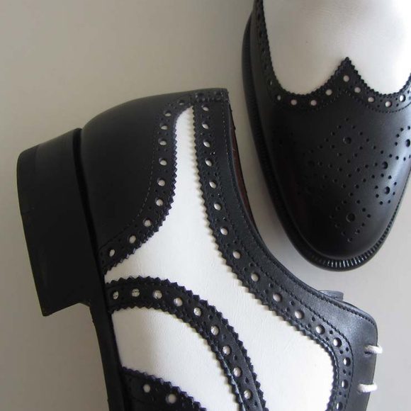 Magnanni Style 9765 Black and White Spectator