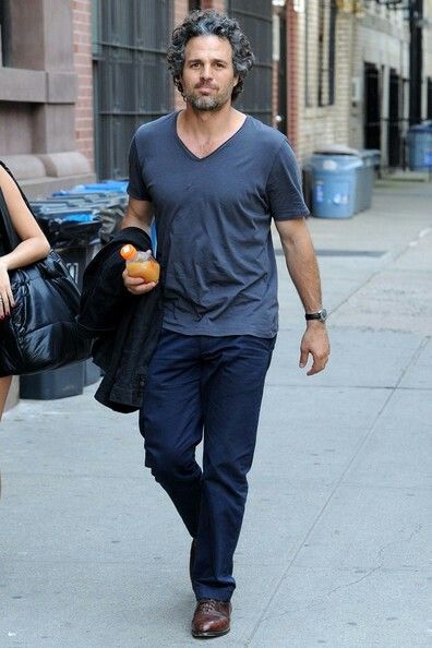 Mark Ruffalo - Iconic Outfits, Premium Watches and Signature Fashion Choices