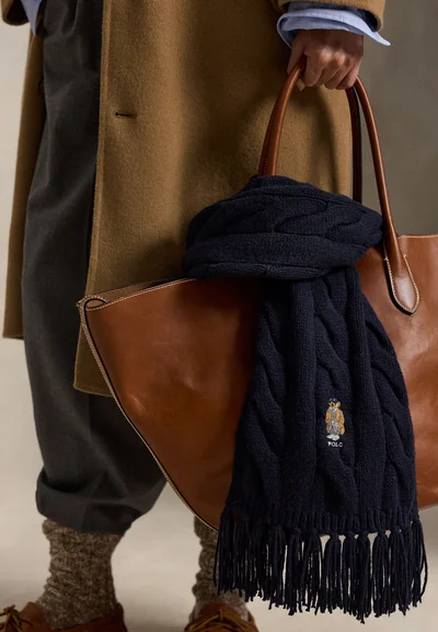 Best Wool Scarves for Men with Soft Insulating Warmth