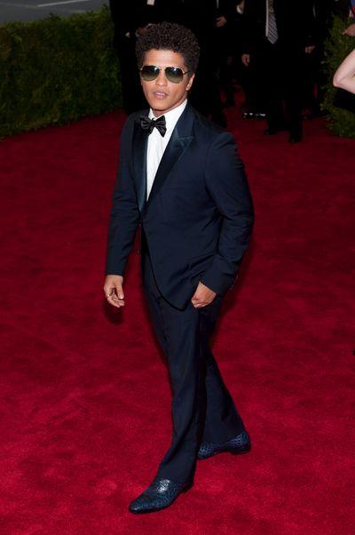 Bruno Mars - Red Carpet Style, Designer Shoes and Signature Suiting