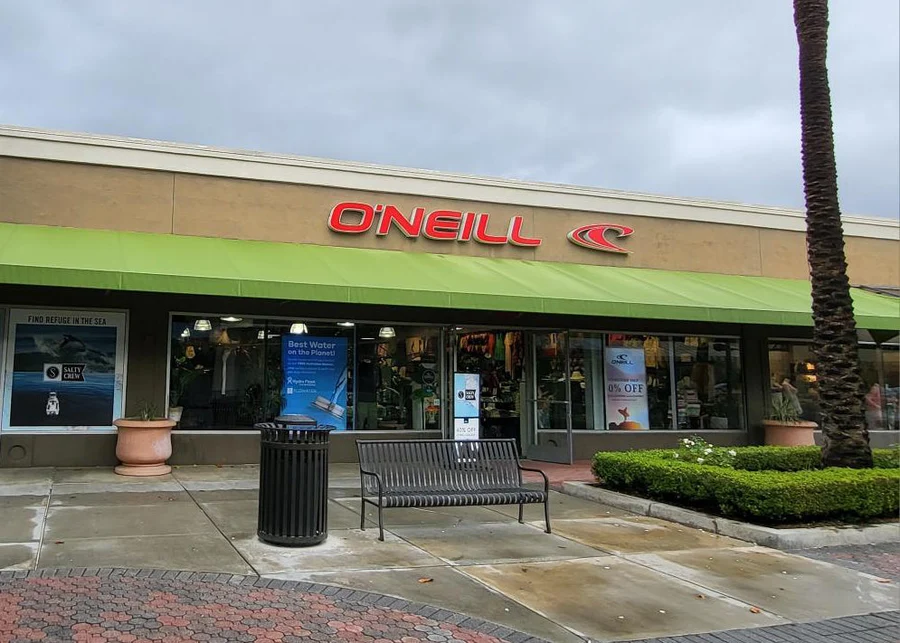 Outlets at Lake Elsinore — Lake Elsinore