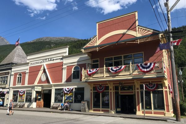 25 Best Fashion Outlets in Alaska